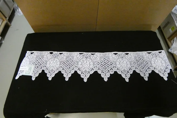 1x Karton Vorhänge mit Menge auf dem Karton Maße in cm ca. 20 x 125